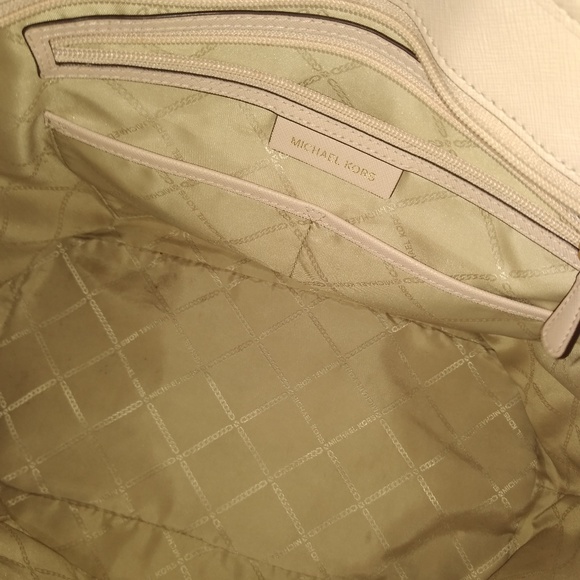 Micheal kors Handbag - Picture 5 of 7